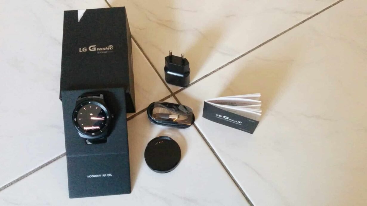 Montre LG G Watch R avec boîte et accessoires inclus