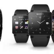Quatre modèles de montres connectées Sony affichant divers écrans