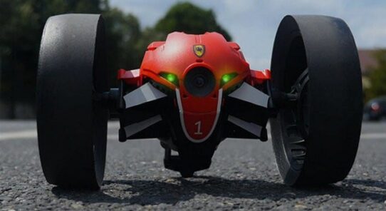 Parrot Jumping Race réveille vos yeux d’enfant