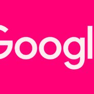 Logo de Google en blanc sur fond rose