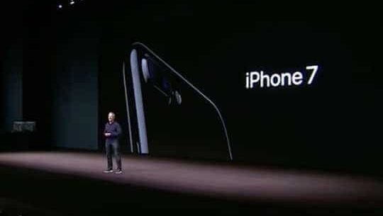 Conférence de lancement de l'iPhone 7 sur scène