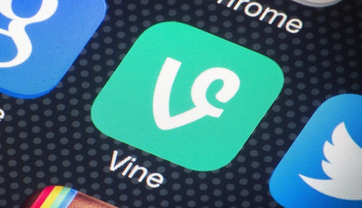 Icônes de Vine, Chrome et Twitter sur écran de smartphone