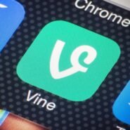Icônes de Vine, Chrome et Twitter sur écran de smartphone