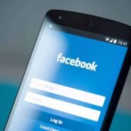Écran d'accueil Facebook sur un téléphone portable
