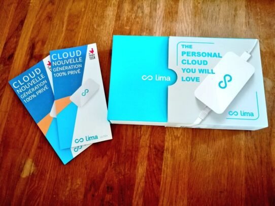 Dispositif Lima pour cloud personnel et brochures sur une table