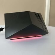 Appareil électronique noir avec lumière LED rouge