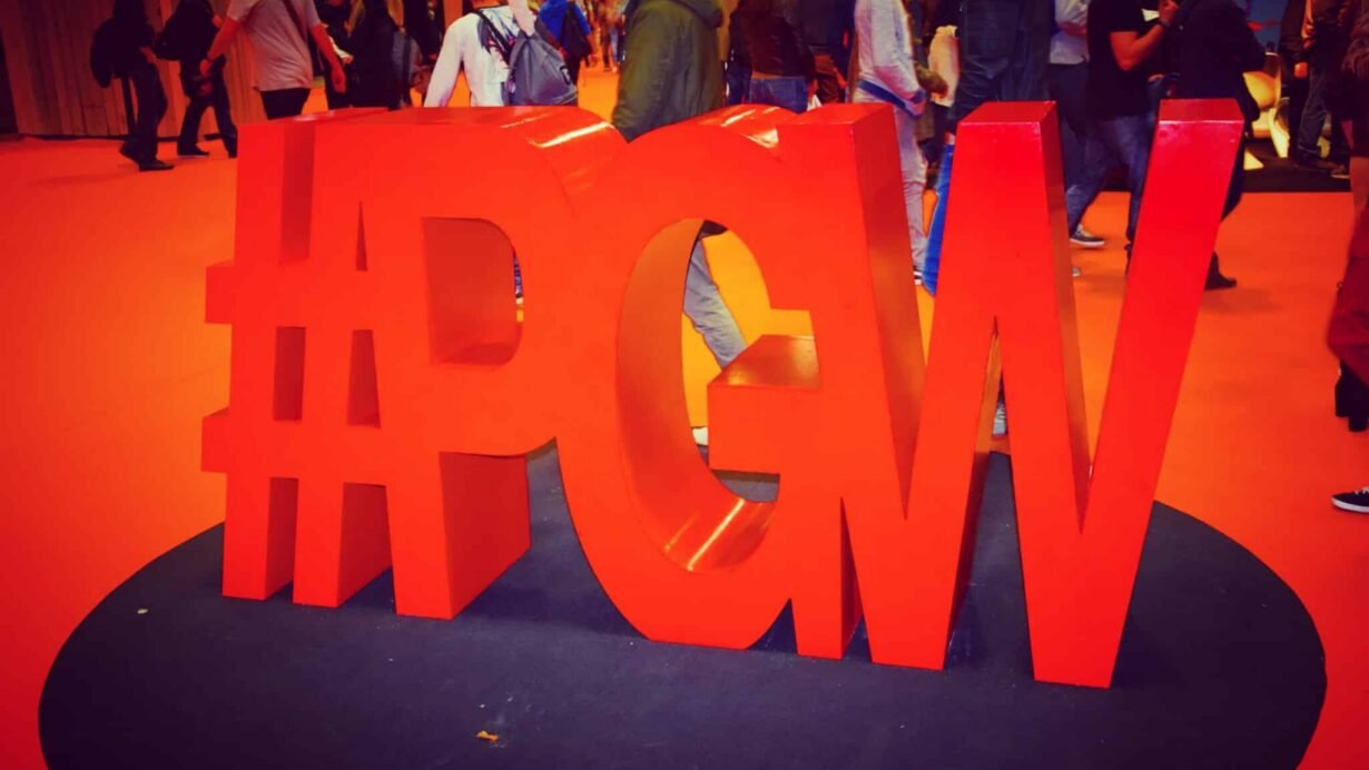 Grandes lettres rouges PGW dans un salon de jeux