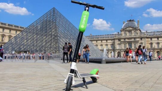 Des trottinettes électriques en libre-service à Paris