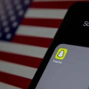 Application Snapchat sur fond de drapeau américain