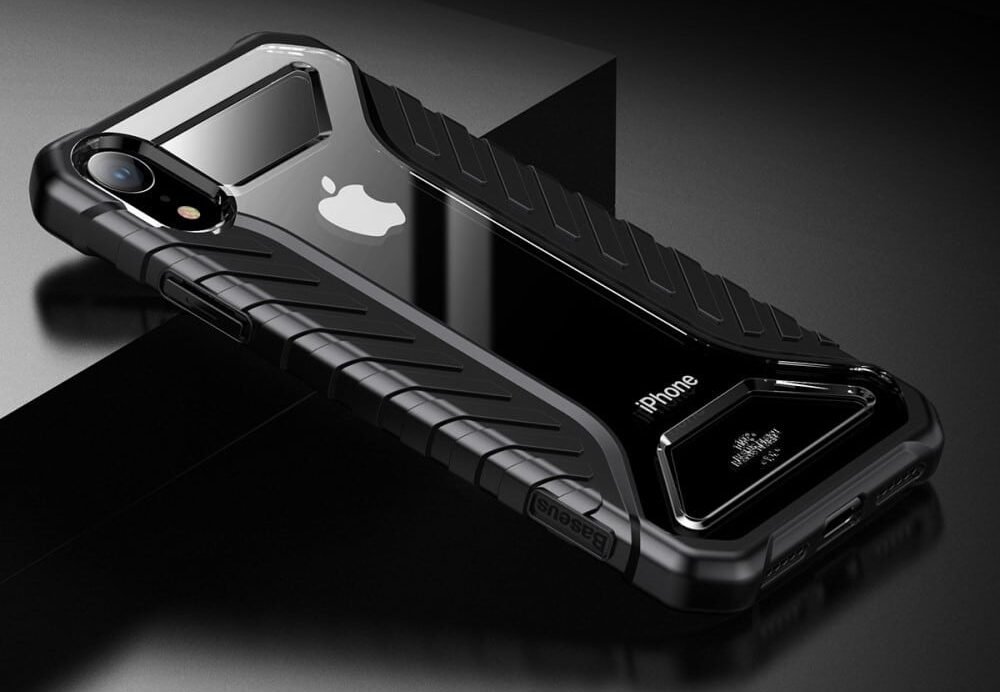 Coque de protection noire pour smartphone sur fond noir