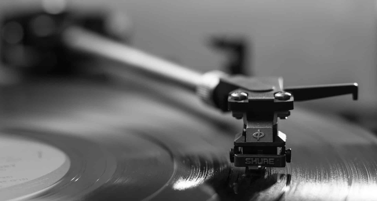 Une startup Française lance des enceintes musicales en béton !