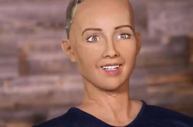 Le robot Sophia parlera IA lors d’un Sommet Digital