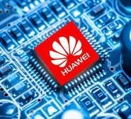 Microprocesseur Huawei rouge sur carte électronique bleue