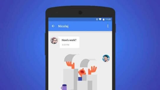 Écran de smartphone avec une application de messagerie ouverte