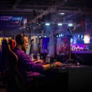 Joueur en compétition lors d'un tournoi de jeux vidéo