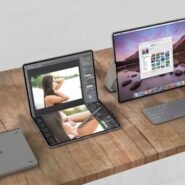 Ordinateurs portables et accessoires sur un bureau en bois