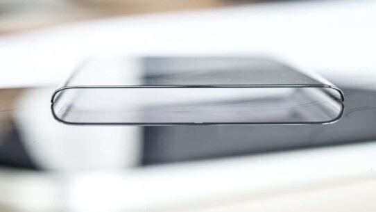 Plaque de verre trempé transparent vue de côté