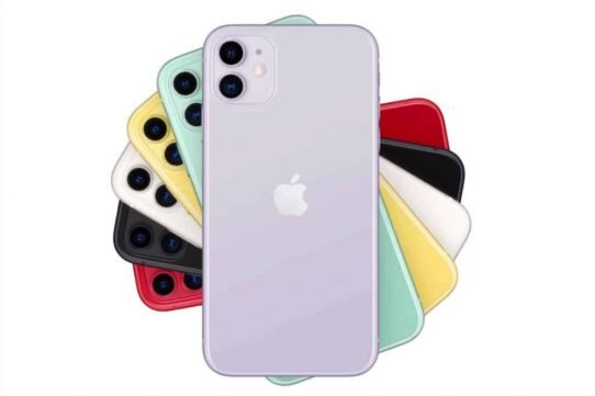 Collection colorée d'iPhones alignés en éventail