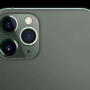 Caméra arrière d'un smartphone avec trois objectifs