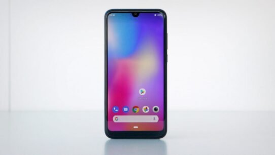 Smartphone moderne avec écran d'accueil coloré