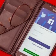 Écran de connexion Facebook sur un smartphone Samsung