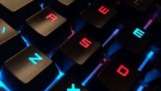 Clavier mécanique avec rétroéclairage LED coloré