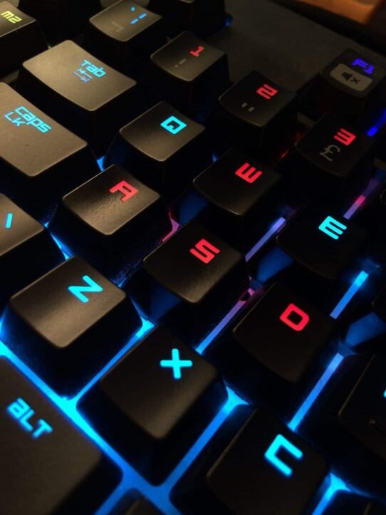 Clavier mécanique avec rétroéclairage LED coloré