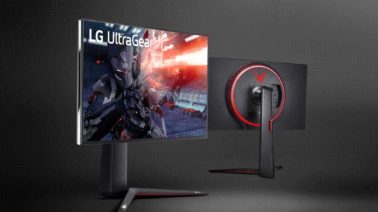 Moniteur LG UltraGear affichant un robot dans un jeu vidéo