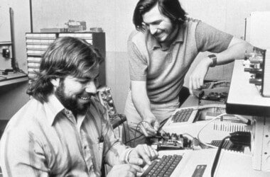 SignedByWoz : acheter des anciens produits Apple Computer signés par Steve Wozniak