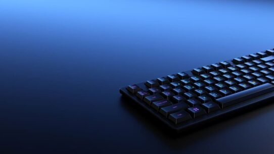 Clavier mécanique noir avec rétroéclairage sur fond bleu