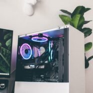 Unité centrale de gaming avec composants éclairés en RGB