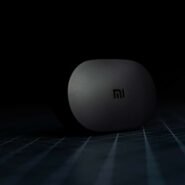 Boîtier noir avec logo mi sur fond sombre