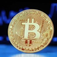 Pièce de Bitcoin sur fond de graphique numérique