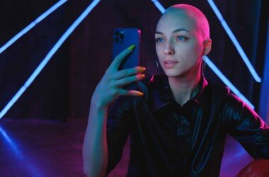 Comment espionner les SMS d’une personne gratuitement ?