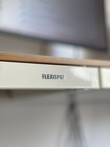 FlexiSpot EW8 Comhar, un bureau assis debout, pratique et utile