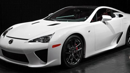 Voiture de sport blanche, design élégant et moderne