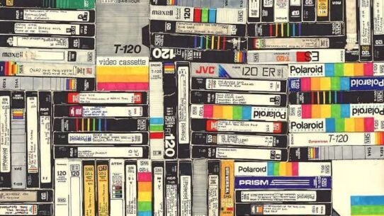 Diverses cassettes VHS empilées de manière désordonnée