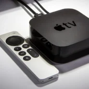 Apple TV 4K en gros plan sur une table