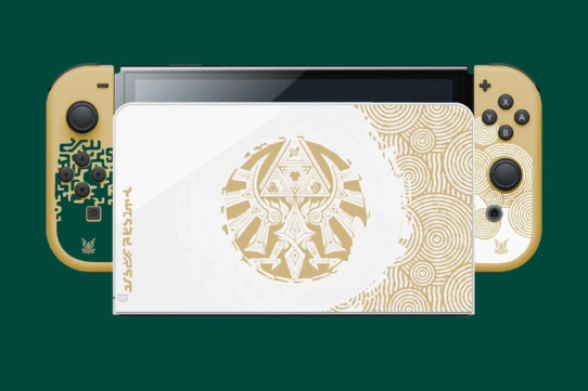 Console de jeu avec motifs dorés sur fond vert