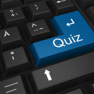 Clavier avec une touche bleue marquée Quiz