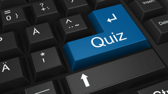 Clavier avec une touche bleue marquée Quiz