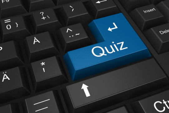 Clavier avec une touche bleue marquée Quiz