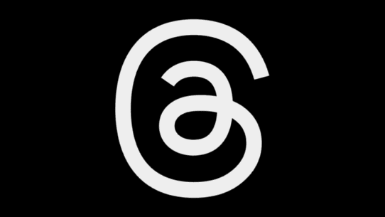 Logo stylisé blanc sur fond noir