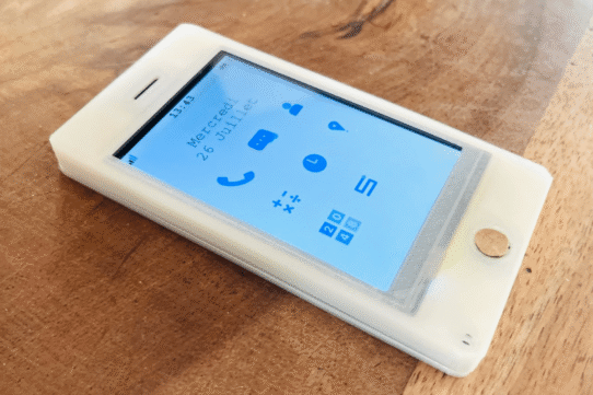 Téléphone minimaliste avec interface simplifiée sur une table