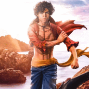 Un personnage animé debout sur des rochers au bord de la mer au coucher du soleil