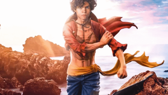 Un personnage animé debout sur des rochers au bord de la mer au coucher du soleil