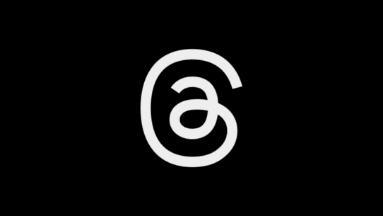 Logo blanc stylisé sur fond noir