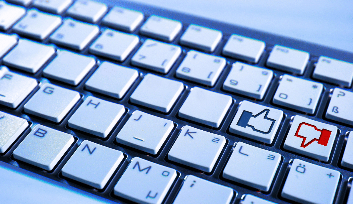 Clavier avec touches de pouce levé et baissé