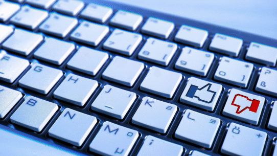 Clavier avec touches de pouce levé et baissé