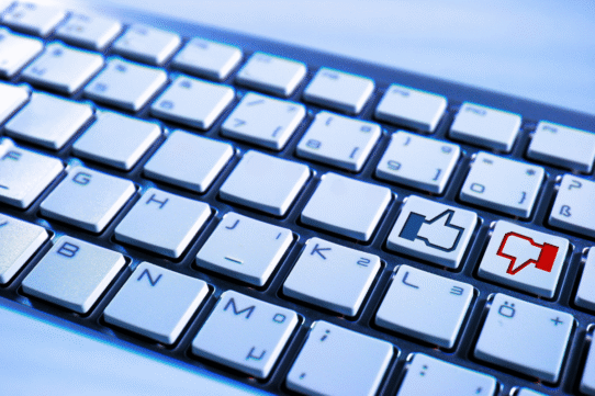 Clavier avec touches de pouce levé et baissé